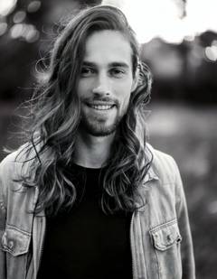 Caspian Holt